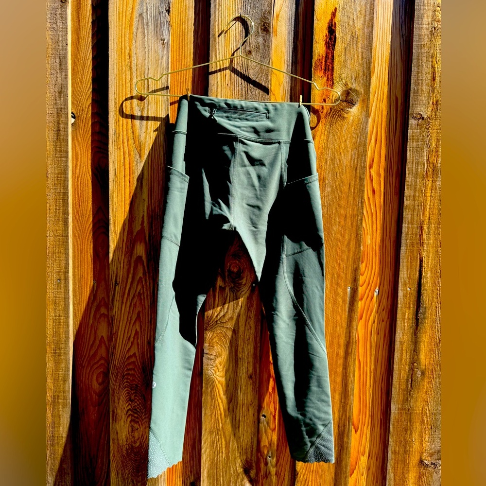 Lululemon leggings, jade green, size 6, reflective, running compression